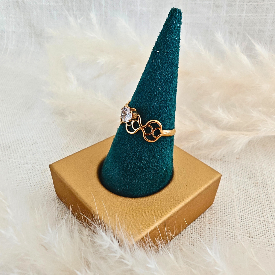 Bague Celesta – doré & pierre cristal