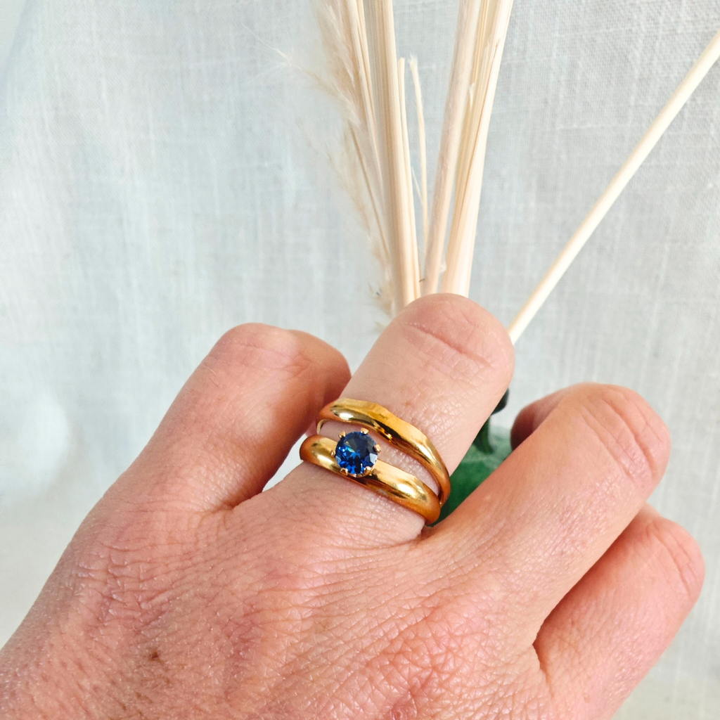 Bague Lyra – doré & pierre saphir