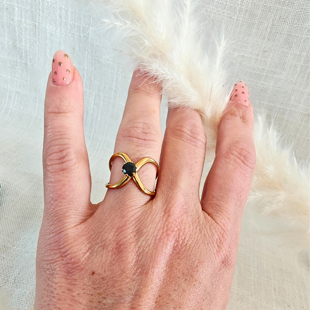 Bague Onyx – doré & pierre noire