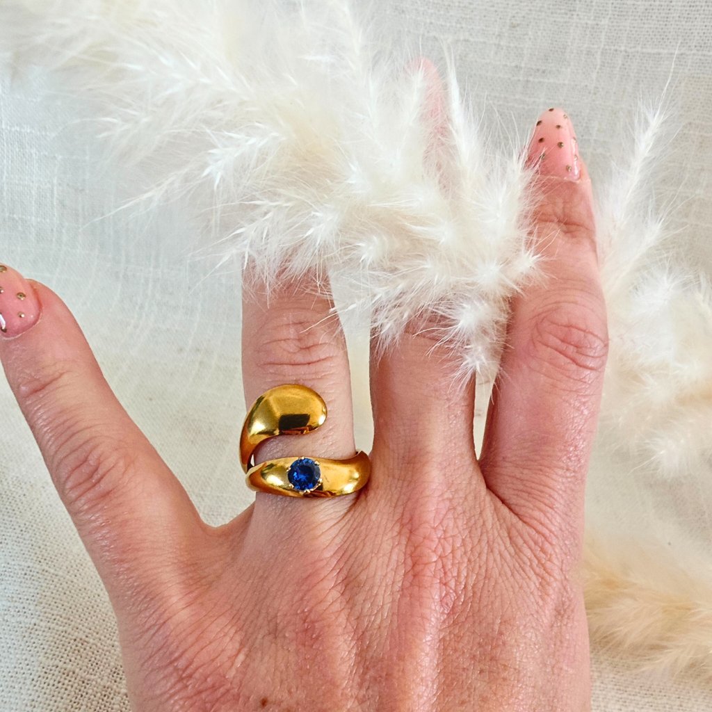Bague Saphira – doré & pierre bleue