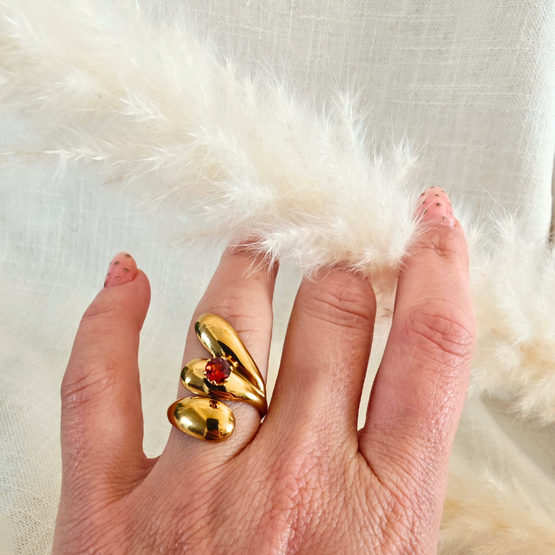 Bague Soléa – doré & pierre grenat