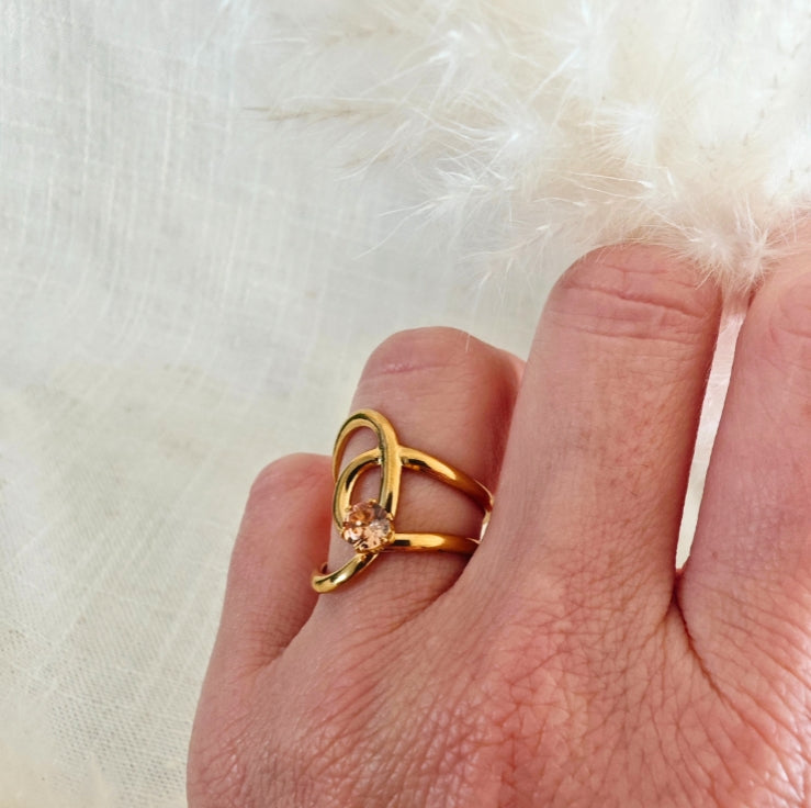 Bague Maï dorée & pierre ambrée rosée