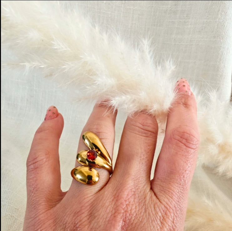 Bague Soléa dorée & pierre grenat