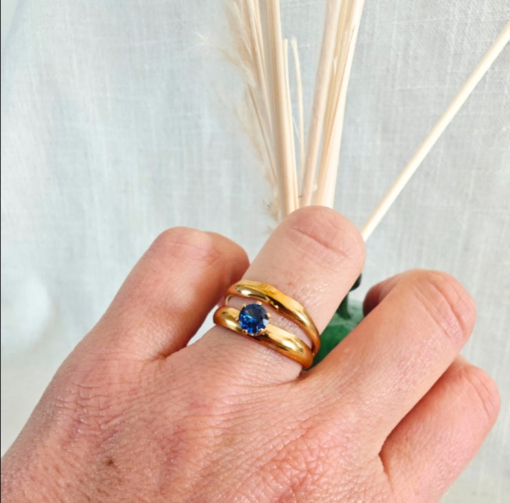 Bague Lyra dorée & pierre saphir