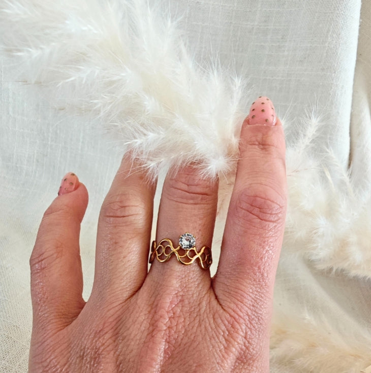 Bague Celesta dorée & pierre cristal