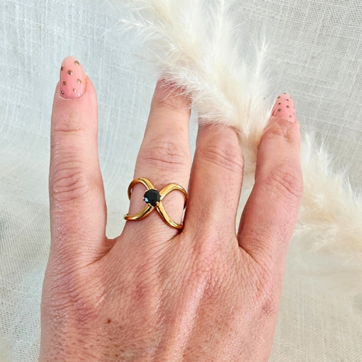 Bague Onyx dorée & pierre noire