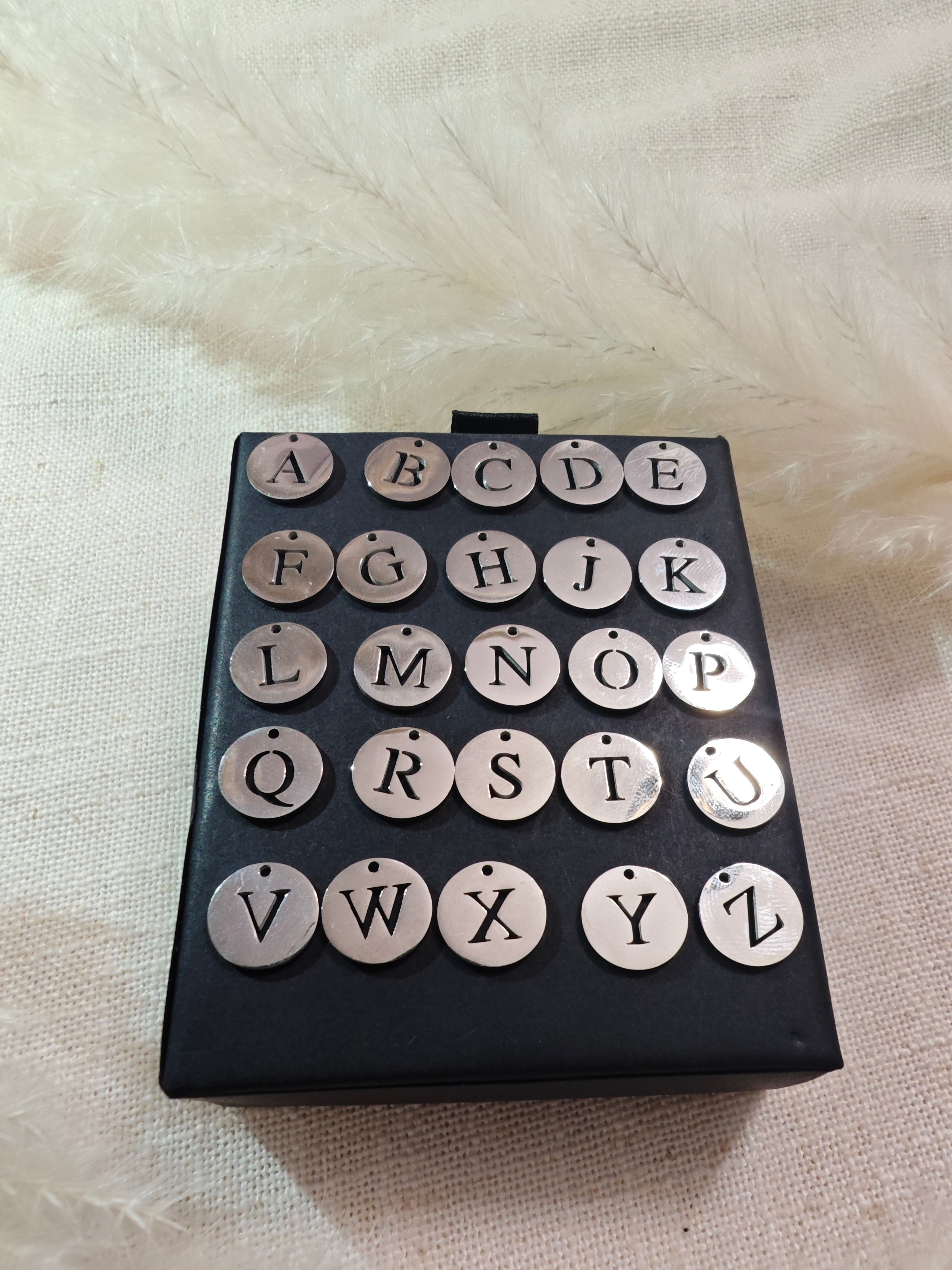 Collier personnalisable initiale – Acier inoxydable doré